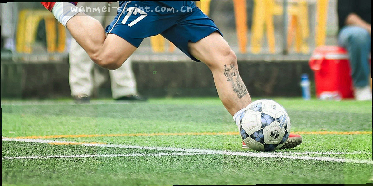 合同条款排版的抽象局部，条目标题条与金额区块以琥珀橙高亮